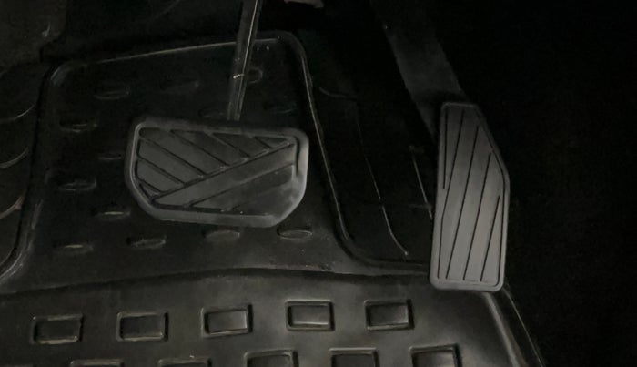 2020 Maruti S PRESSO VXI PLUS AMT, Petrol, Automatic, 42,863 km, Pedals