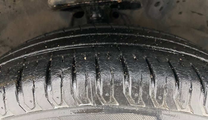 2014 Maruti Ritz ZXI, Petrol, Manual, 75,537 km, Right Front Tyre Tread