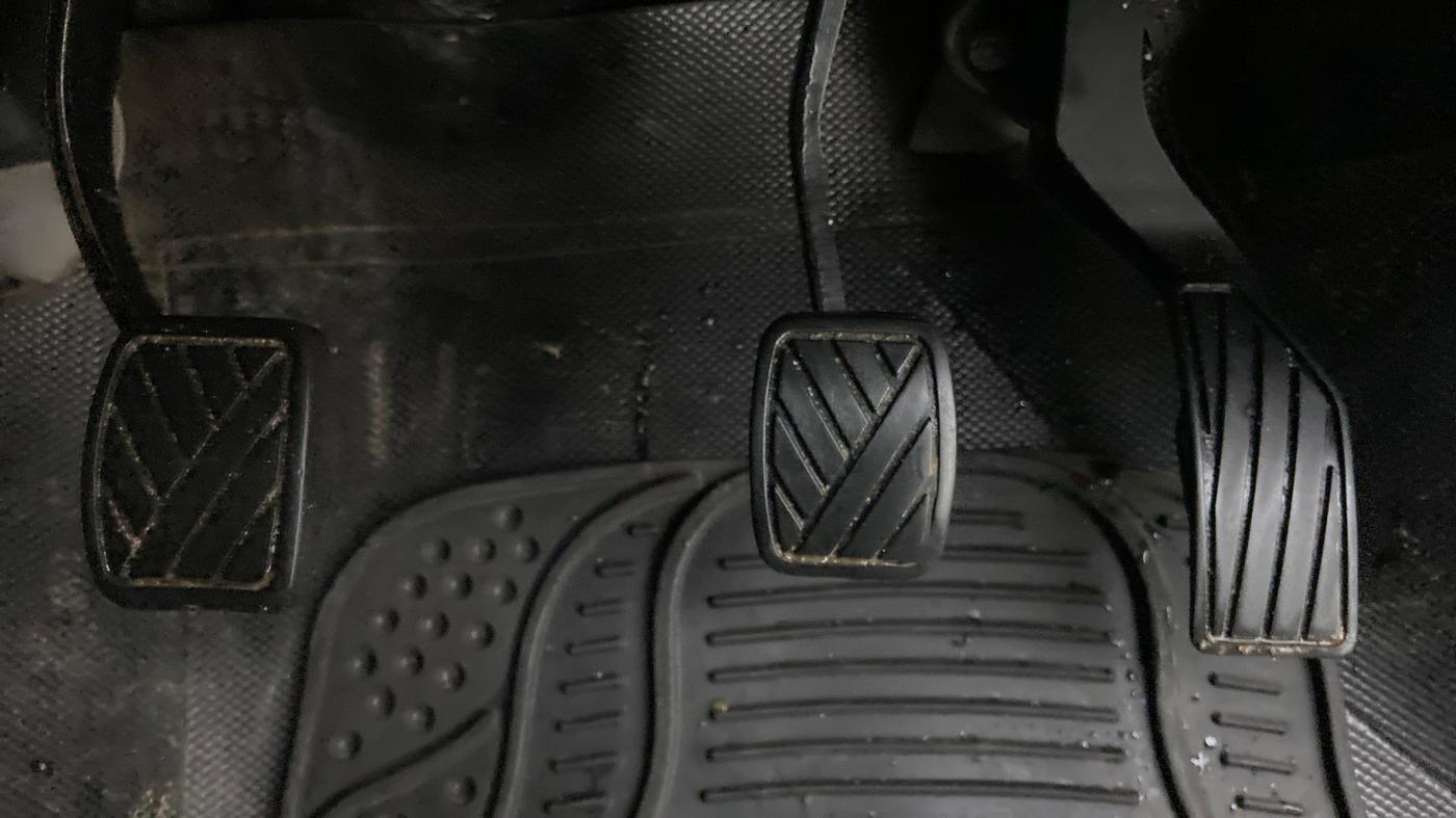 2014 Maruti Ritz ZXI, Petrol, Manual, 75,537 km, Pedals