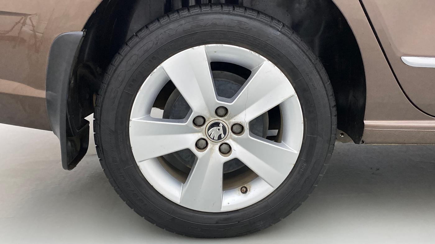 2020 Skoda Rapid 1.0 AMBITION TSI MT, Petrol, Manual, 29,260 km, Right Rear Wheel