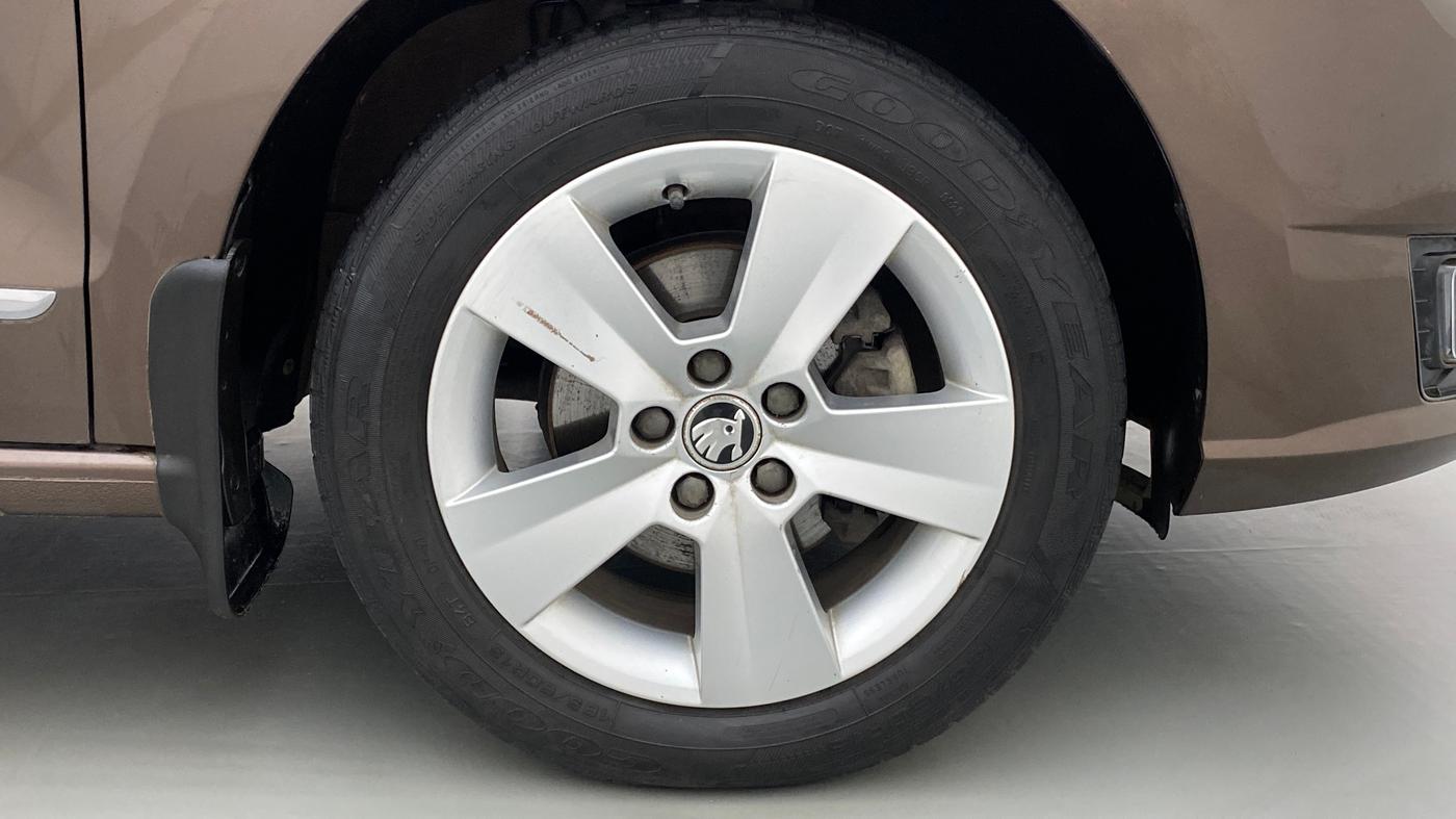 2020 Skoda Rapid 1.0 AMBITION TSI MT, Petrol, Manual, 29,260 km, Right Front Wheel