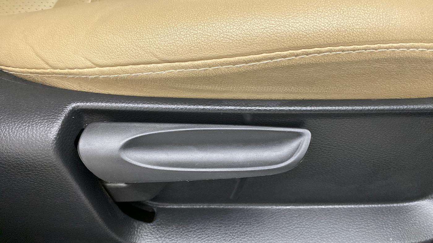 2020 Skoda Rapid 1.0 AMBITION TSI MT, Petrol, Manual, 29,260 km, Driver Side Adjustment Panel