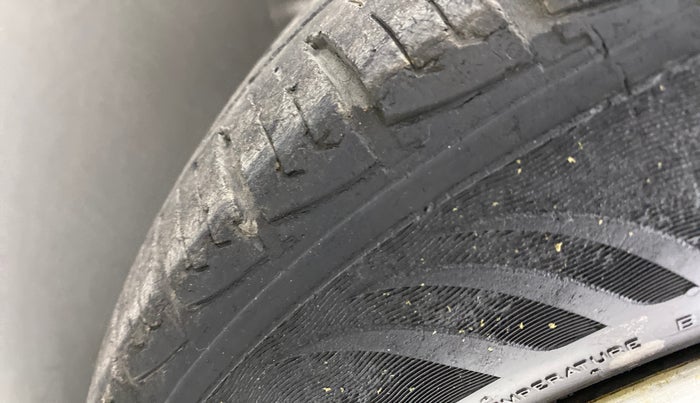 2018 Maruti Vitara Brezza VDI, Diesel, Manual, 70,921 km, Left front tyre - Minor crack