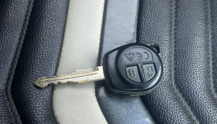 2018 Maruti Vitara Brezza VDI, Diesel, Manual, 70,921 km, Lock system - Remote key minor damage