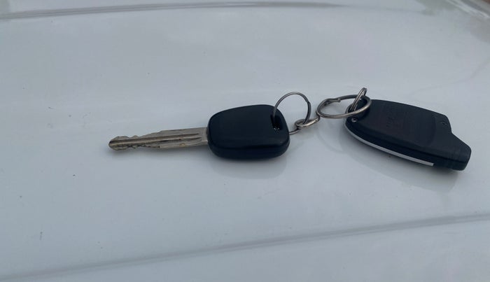 2015 Maruti Alto K10 VXI, Petrol, Manual, 26,922 km, Key Close Up