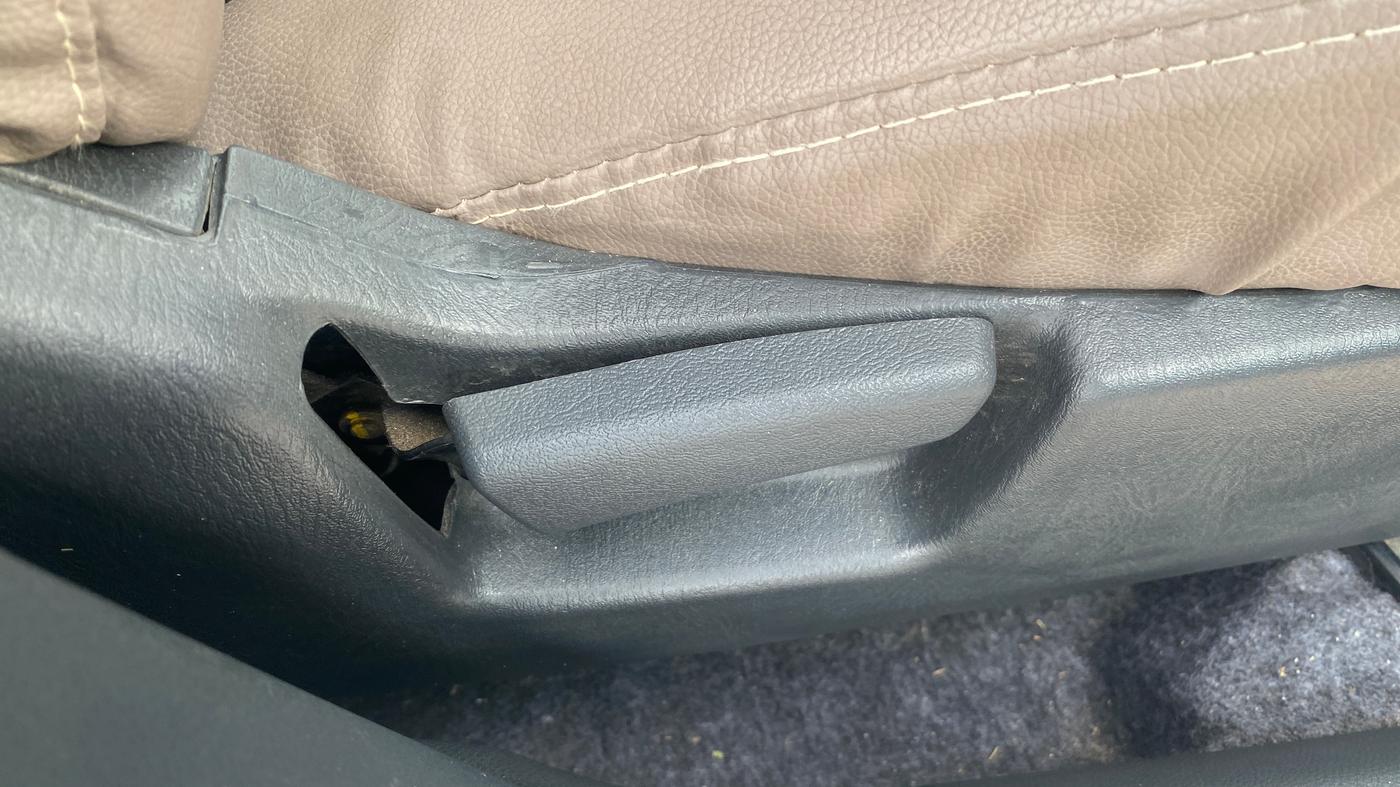 2015 Maruti Alto K10 VXI, Petrol, Manual, 26,949 km, Driver Side Adjustment Panel