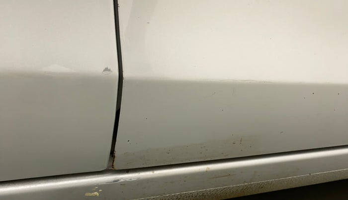 2014 Maruti Ertiga VXI, Petrol, Manual, 31,911 km, Driver-side door - Slightly rusted