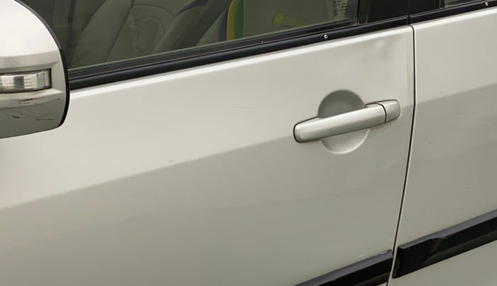 2014 Maruti Ertiga VXI, Petrol, Manual, 31,911 km, Front passenger door - Slightly dented