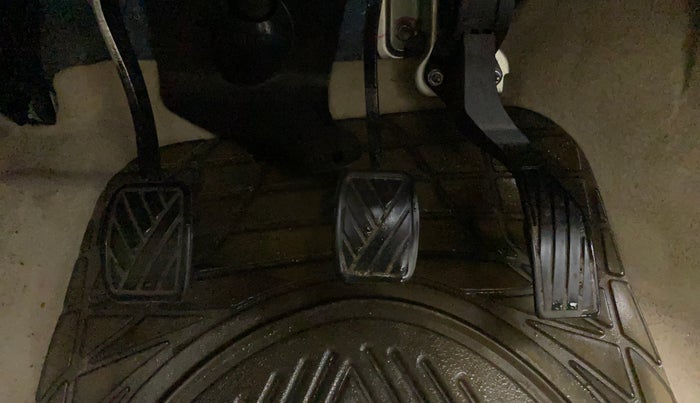 2014 Maruti Ertiga VXI, Petrol, Manual, 31,911 km, Pedals