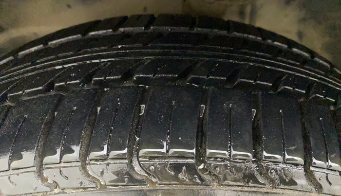 2016 Maruti Alto K10 VXI, Petrol, Manual, 52,195 km, Left Front Tyre Tread