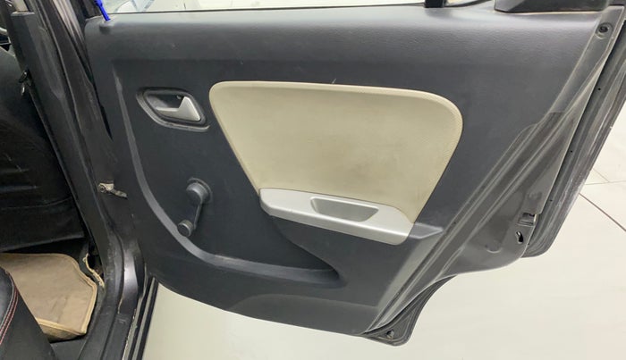 2016 Maruti Alto K10 VXI, Petrol, Manual, 52,195 km, Right rear door - Trim has minor damage