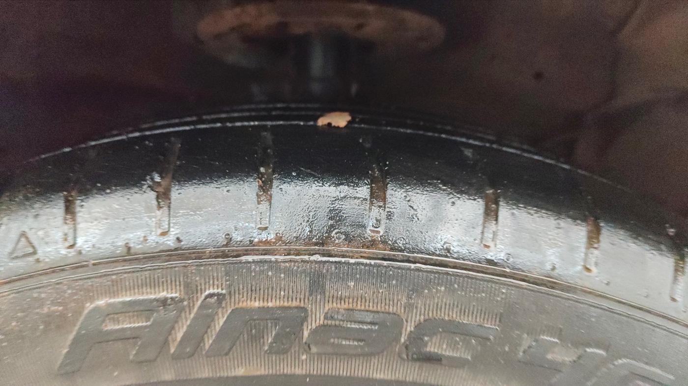2021 Maruti Ciaz ALPHA  AT 1.5 SHVS PETROL, Petrol, Automatic, 37,832 km, Right Front Tyre Tread