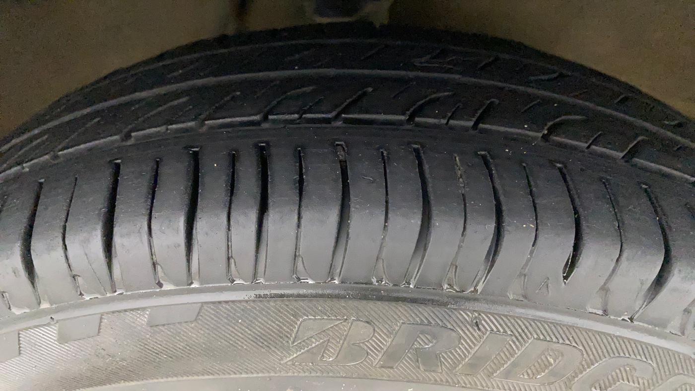 2016 Maruti Alto 800 LXI, Petrol, Manual, 94,541 km, Right Front Tyre Tread