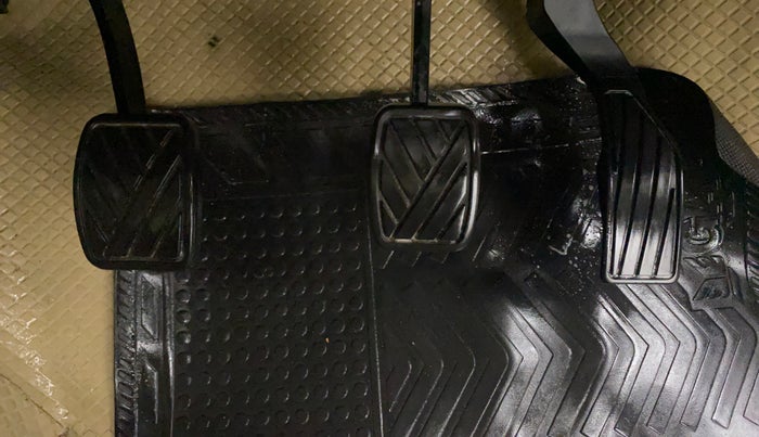 2018 Maruti Ertiga VXI, Petrol, Manual, 57,983 km, Pedals