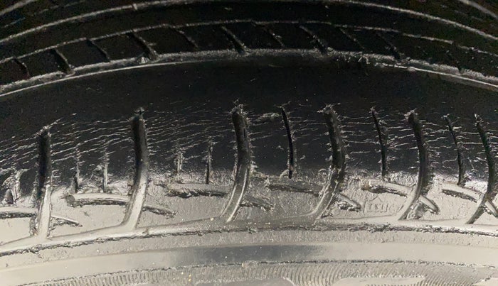 2018 Maruti Ertiga VXI, Petrol, Manual, 57,983 km, Left Front Tyre Tread