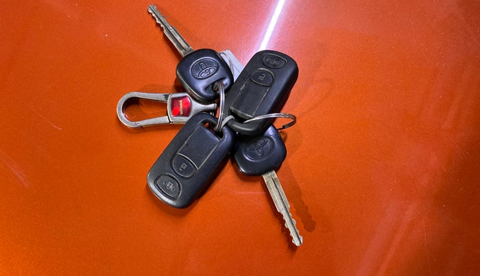 2017 Toyota Etios CROSS 1.2 G, Petrol, Manual, 1,09,423 km, Key Close Up