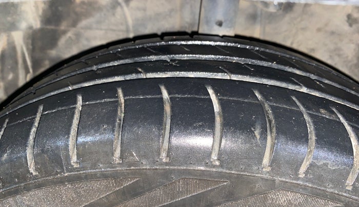 2017 Toyota Etios CROSS 1.2 G, Petrol, Manual, 1,09,423 km, Left Front Tyre Tread