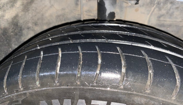 2017 Toyota Etios CROSS 1.2 G, Petrol, Manual, 1,09,423 km, Right Front Tyre Tread