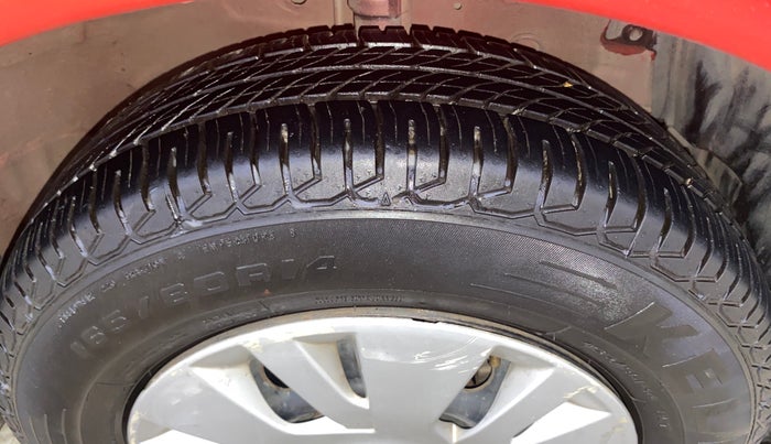 2014 Maruti Swift VXI, Petrol, Manual, 61,813 km, Right Front Tyre Tread