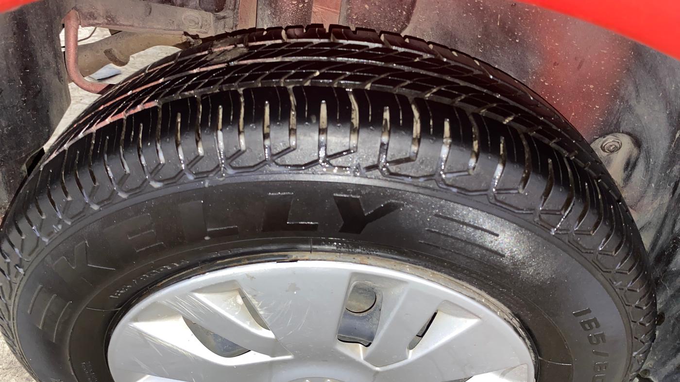 2014 Maruti Swift VXI, Petrol, Manual, 61,813 km, Right Rear Tyre Tread