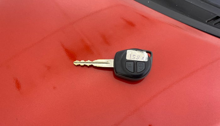 2014 Maruti Swift VXI, Petrol, Manual, 61,813 km, Key Close Up