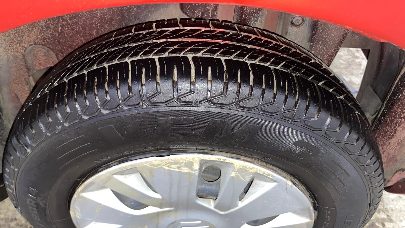 2014 Maruti Swift VXI, Petrol, Manual, 61,813 km, Left Rear Tyre Tread