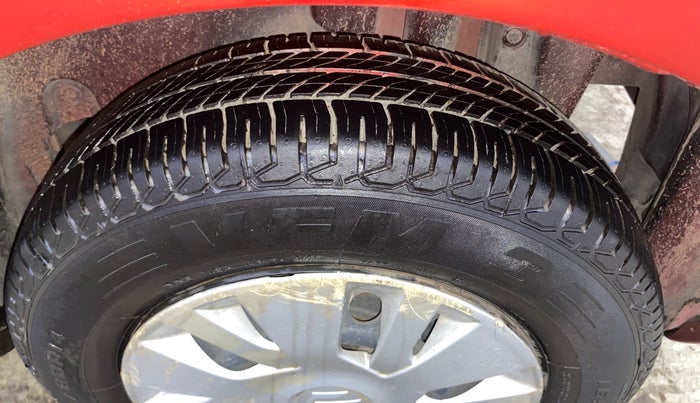2014 Maruti Swift VXI, Petrol, Manual, 61,813 km, Left Rear Tyre Tread
