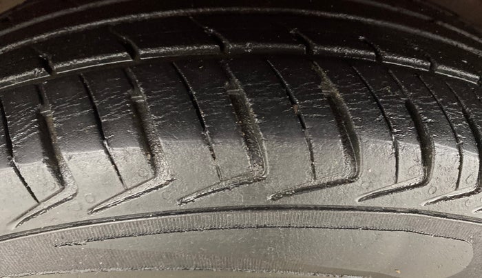2018 Datsun Redi Go S, Petrol, Manual, 59,438 km, Left Front Tyre Tread