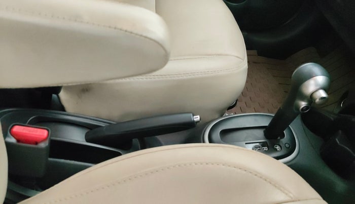 2017 Nissan Micra XV CVT, Petrol, Automatic, 45,843 km, Gear Lever