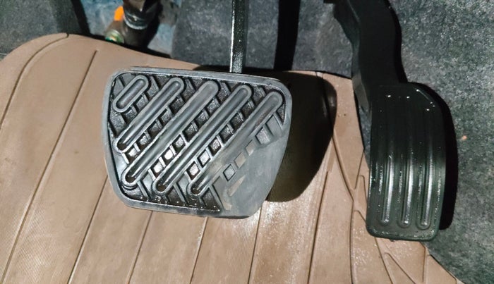 2017 Nissan Micra XV CVT, Petrol, Automatic, 45,843 km, Pedals