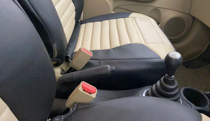 2014 Honda Amaze 1.2L I-VTEC SX, Petrol, Manual, 1,39,533 km, Gear Lever