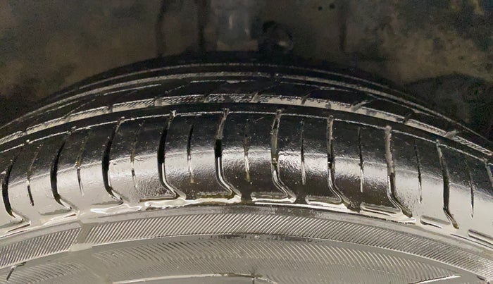 2014 Honda Amaze 1.2L I-VTEC SX, Petrol, Manual, 1,39,533 km, Right Front Tyre Tread