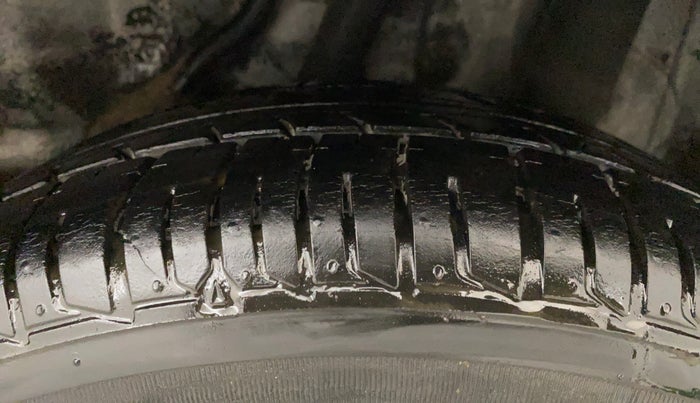 2014 Honda Amaze 1.2L I-VTEC SX, Petrol, Manual, 1,39,533 km, Left Rear Tyre Tread