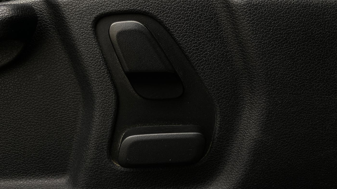 2023 Hyundai Verna SX (O) 1.5 TURBO PETROL MT, Petrol, Manual, 58,240 km, Driver Side Adjustment Panel