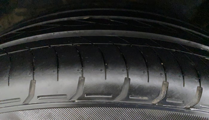 2019 Honda Civic ZX CVT PETROL, Petrol, Automatic, 24,980 km, Left Front Tyre Tread