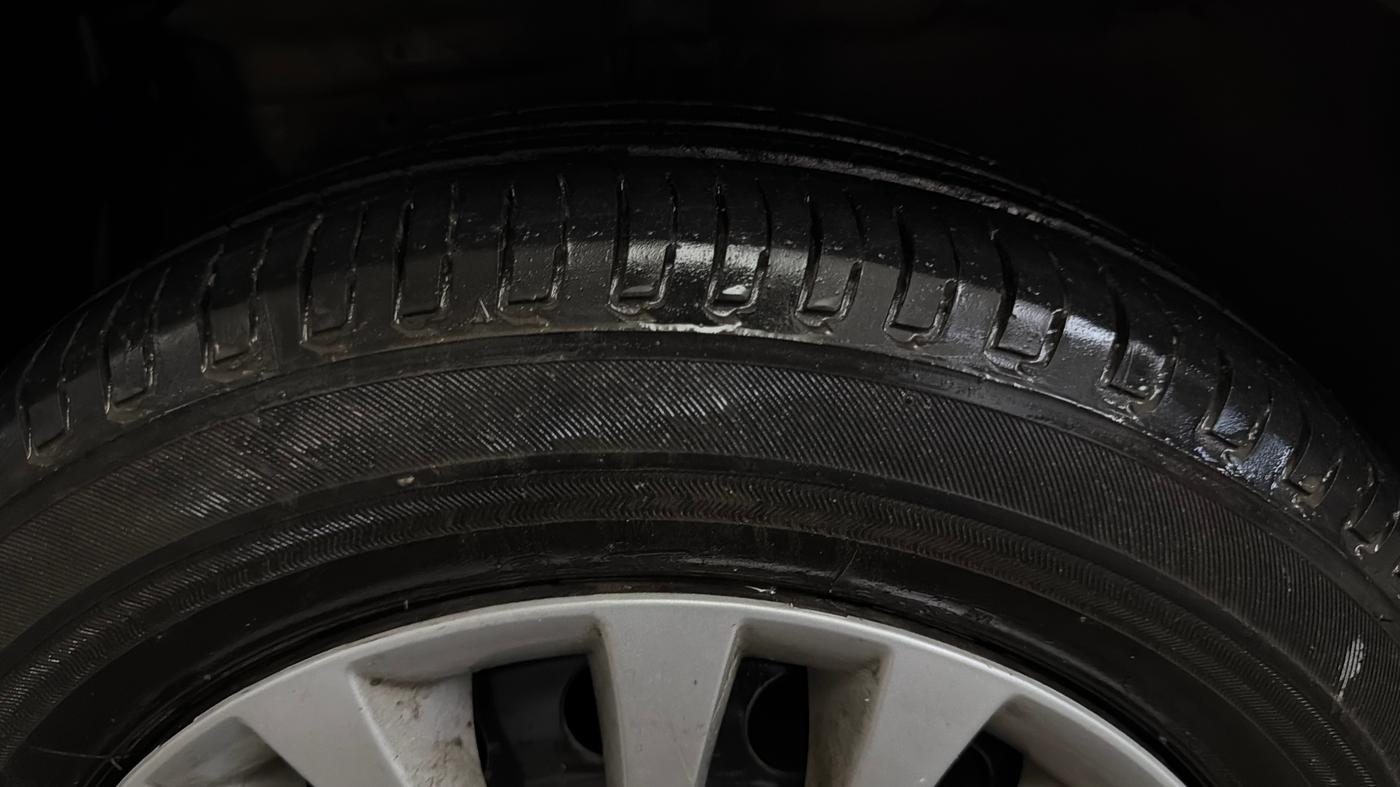 2015 Maruti Ertiga VXI, Petrol, Manual, 52,313 km, Left Front Tyre Tread
