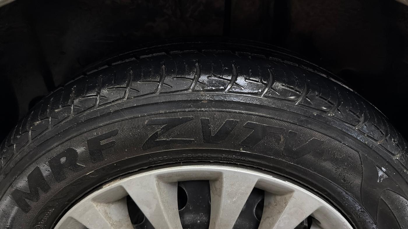 2015 Maruti Ertiga VXI, Petrol, Manual, 52,313 km, Left Rear Tyre Tread