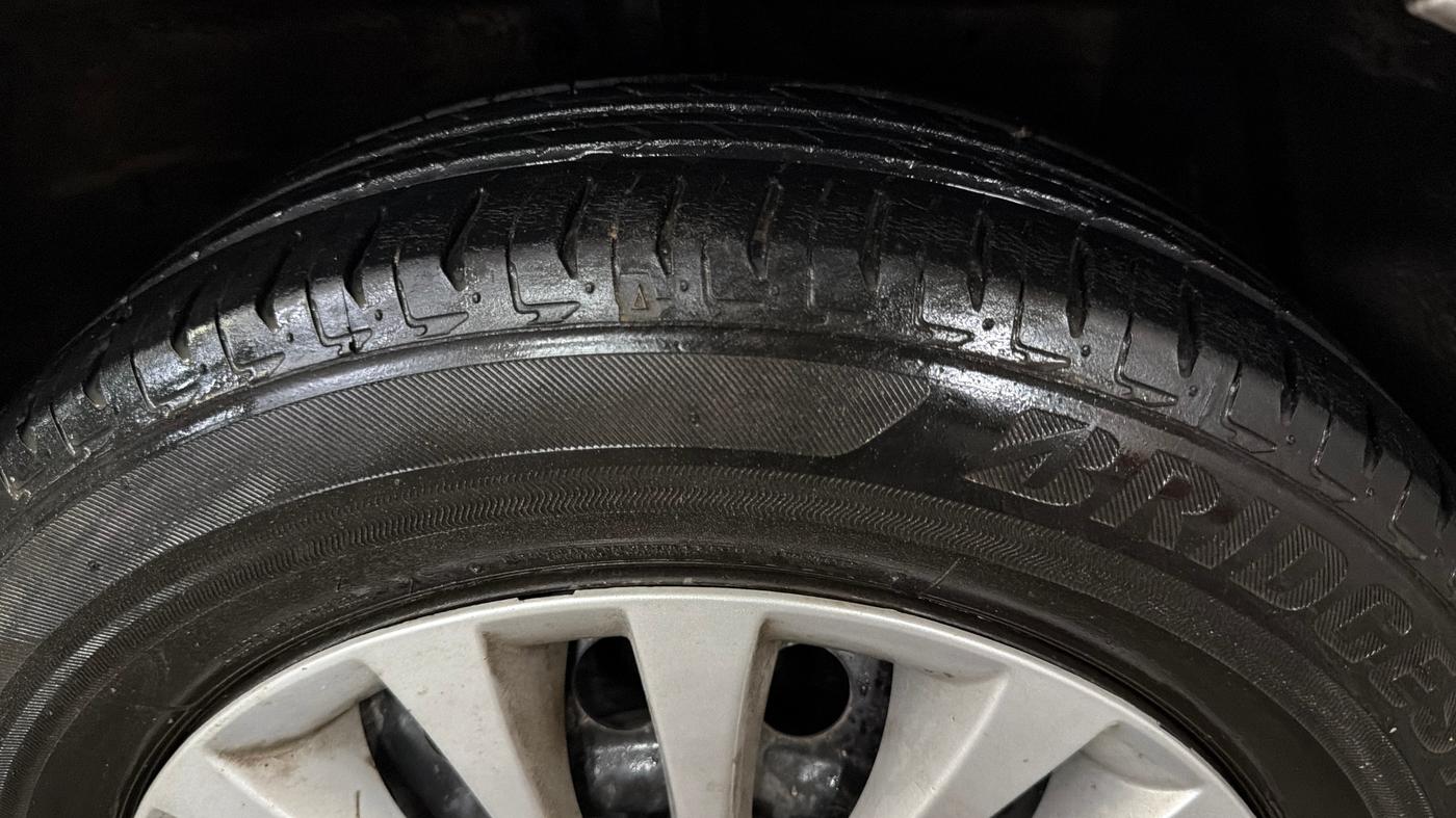 2015 Maruti Ertiga VXI, Petrol, Manual, 52,313 km, Right Front Tyre Tread