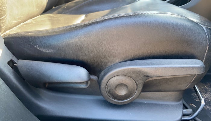 2018 Maruti Ciaz S 1.4 MT PETROL, Petrol, Manual, 1,15,740 km, Driver Side Adjustment Panel