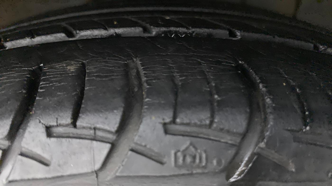2018 Maruti Ciaz ZETA 1.4  AT PETROL, Petrol, Automatic, 59,079 km, Right Front Tyre Tread