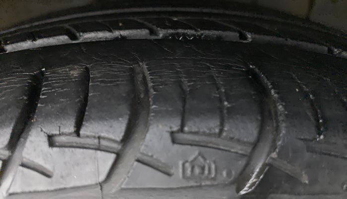 2018 Maruti Ciaz ZETA 1.4  AT PETROL, Petrol, Automatic, 59,079 km, Right Front Tyre Tread