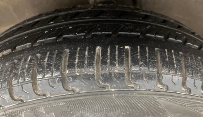 2017 Maruti Alto K10 LXI CNG (AIRBAG), CNG, Manual, 87,653 km, Left Front Tyre Tread