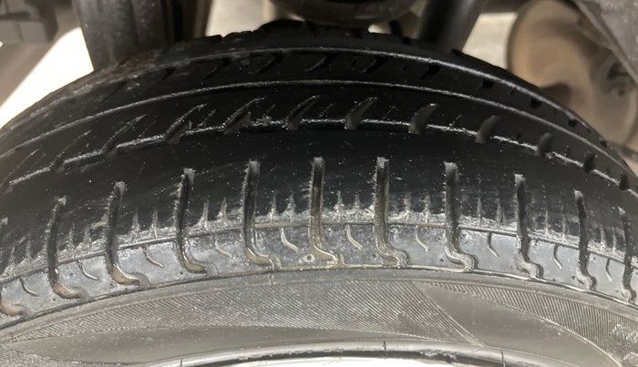 2017 Maruti Alto K10 LXI CNG (AIRBAG), CNG, Manual, 87,653 km, Right Rear Tyre Tread
