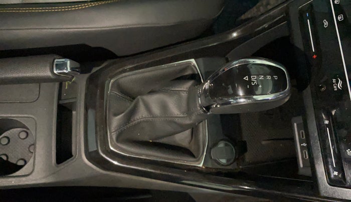 2022 Skoda KUSHAQ STYLE 1.0L TSI AT (6 AIRBAGS), Petrol, Automatic, 47,950 km, Gear Lever