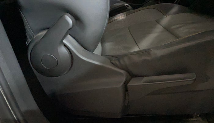 2022 Skoda KUSHAQ STYLE 1.0L TSI AT (6 AIRBAGS), Petrol, Automatic, 47,950 km, Driver Side Adjustment Panel