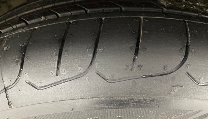 2017 Ford Ecosport TITANIUM 1.5L PETROL AT, Petrol, Automatic, 1,14,990 km, Right Front Tyre Tread