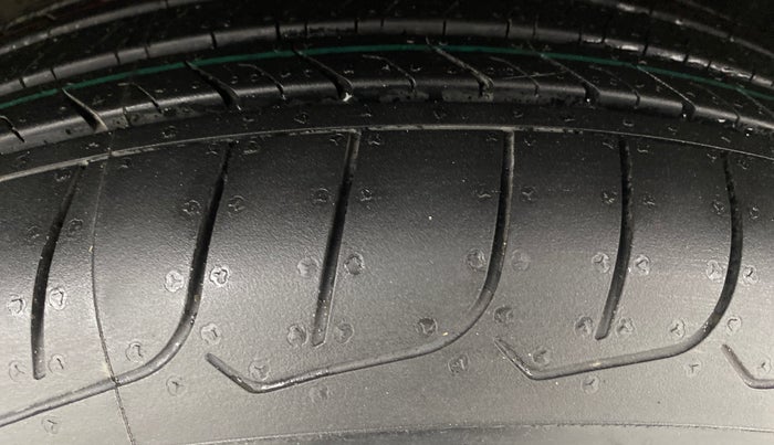 2017 Ford Ecosport TITANIUM 1.5L PETROL AT, Petrol, Automatic, 1,14,990 km, Left Rear Tyre Tread