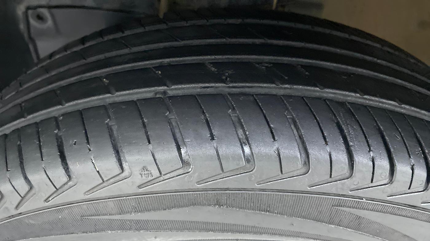 2021 Maruti New Wagon-R 1.0 Lxi (o) cng, CNG, Manual, 36,016 km, Left Front Tyre Tread