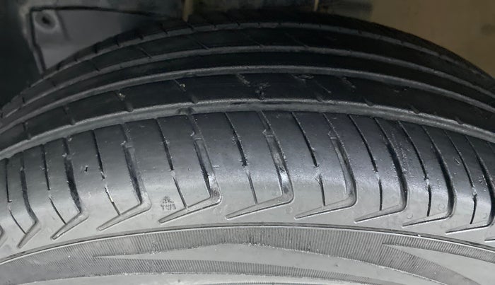 2021 Maruti New Wagon-R 1.0 Lxi (o) cng, CNG, Manual, 36,016 km, Left Front Tyre Tread