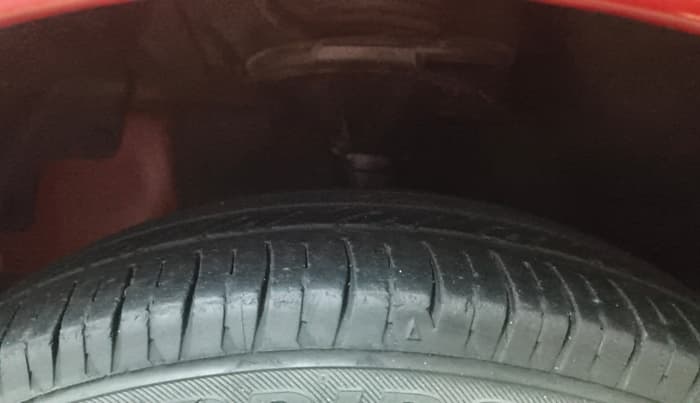 2013 Hyundai Eon ERA +, CNG, Manual, 63,178 km, Left Front Tyre Tread
